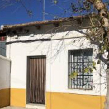 Verkauf eines freistehenden Hauses in Alberic, Valencia, das von den ehemaligen Eigentümern bewohnt 