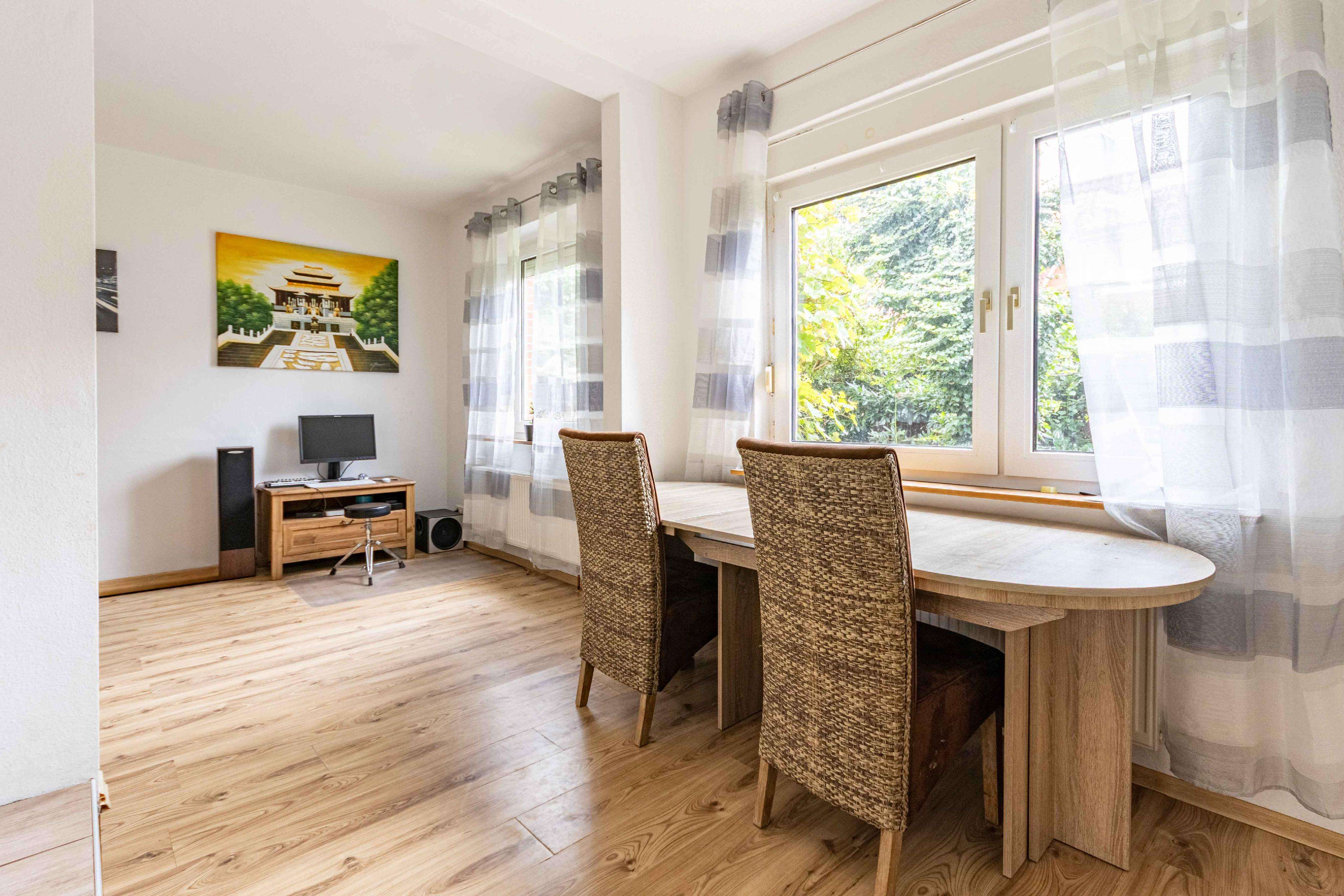 Immobilie in Ihlow - Fehnhaus-Hälfte in ruhiger Lage mit Garten und Ausbaupotenzial - Bild 2