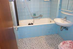 KOMFORTWOHNUNG IN OBERBILK 2 ZIMMER MIT BALKON WANNENBAD KOMPLETT LAMINAT 1. ETAGE / AUFZUG – Oberbilker Allee 280, 40227 Oberbilk, Düsseldorf – Vorschaubild 9