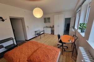 Top Lage: Helles, möbliertes Einraumapartment mit Wannenbad, Souterrain , Nähe Hangeweiher
