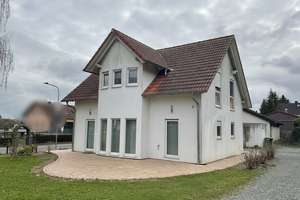 Familienfreundliches Zuhause mit Solarpower, großer Terrasse! – Die vollständige Adresse der Immobilie erhältst du vom Anbieter., 35096 Weimar (Lahn) – Vorschaubild 2