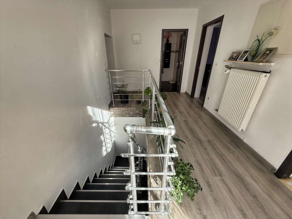 Immobilie in Steinweiler - Gepflegtes Einfamilienhaus mit frischen Böden, Scheune und vielseitigem Hof - Bild 4