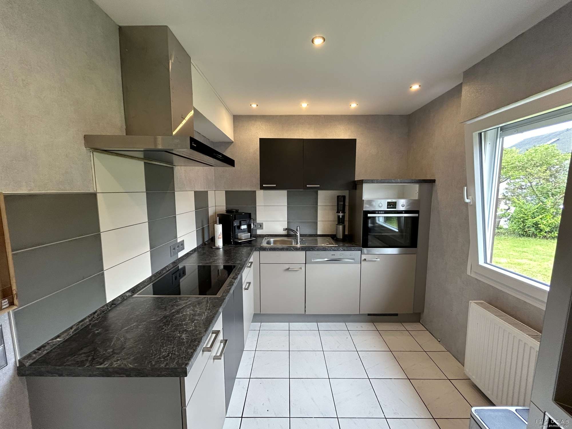 Immobilie in Riedelberg - Schönes Einfamilienhaus (Massa-Fertighaus) mit Doppelgarage und Garten - Bild 0