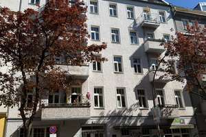 bezugsfreie 1-Zimmer Altbauwohnung mit Dielen und Altbaucharme und Duschbad nahe Boxhagener Platz