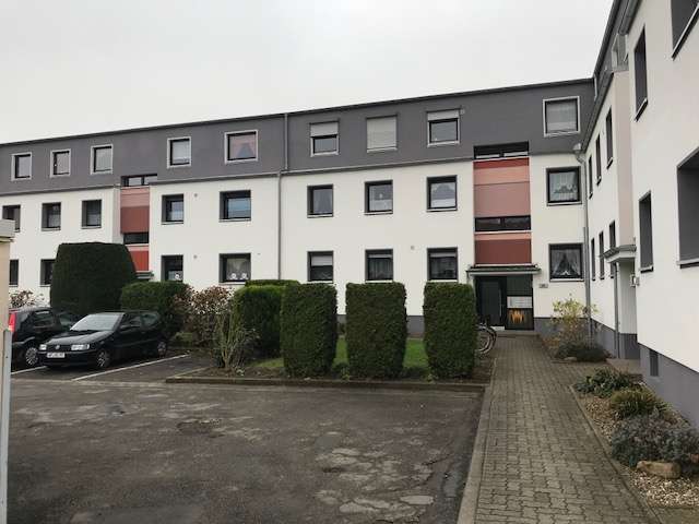 Kapitalanlage !! Ansprechende 4 Zimmer Wohnung mit Balkon + Garage