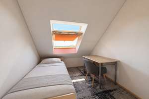 Maisonettwohnung I Dachgeschoss-Ausbau 2008 I 4 Räume + Spitzboden I Tageslichtbad I Denkmalschutz – Die vollständige Adresse der Immobilie erhältst du vom Anbieter., 4319 Engelsdorf, Leipzig – Vorschaubild 15