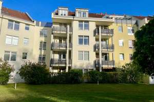 Modernisierte & möblierte 2-Zimmer-Wohnung mit Balkon & Aufzug (TG-Stellplatz vorhanden) – Die vollständige Adresse der Immobilie erhältst du vom Anbieter., 10315 Lichtenberg (Ortsteil), Berlin – Vorschaubild 1
