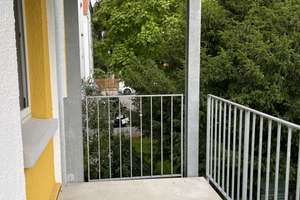 Helle und zentrumsnahe 4-Zimmer-Wohnung mit Balkon in der Oststadt von Reutlingen – Die vollständige Adresse der Immobilie erhältst du vom Anbieter., 72764 Reutlingen-Mitte, Reutlingen – Vorschaubild 2