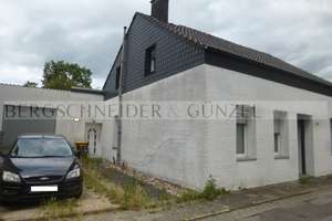 Gepflegtes Einfamilienhaus mit Großgarage und Anbauten in Krefeld zu verkaufen!*Provisionsfrei* – Die vollständige Adresse der Immobilie erhältst du vom Anbieter., 47804 Benrad-Nord, Krefeld – Vorschaubild 2
