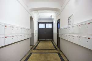 Über den Dächern des Prenzlauer Bergs – großzügige 3-Zimmer-Altbauwohnung im DG mit Eigennutz-Option – Driesener Straße 29, 10439 Prenzlauer Berg, Berlin – Vorschaubild 5