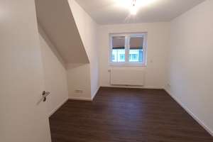 Geschmackvolle und geräumige DG-Wohnung mit zweieinhalb Zimmern sowie Balkon und EBK in Dortmund – Die vollständige Adresse der Immobilie erhältst du vom Anbieter., 44225 Barop, Dortmund – Vorschaubild 8