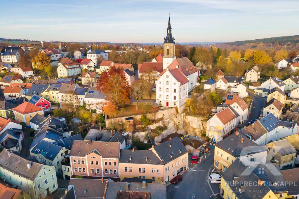 Immobilie in Arzberg - Charmantes Wohn- und Geschäftshaus mit historischem Flair und viel Potenzial im Herzen von Arzberg - Bild 1