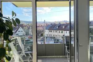 Neubau | 3-Zimmer | Balkon mit Blick | helle Süd-Ost Ausrichtung | Einbauküche – Abelsbergstraße 26C, 70190 Stuttgart – Vorschaubild 1