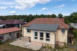 PROVISIONSFREI | Modernisierter Familienbungalow in grüner und familienfreundlicher Lage – Die vollständige Adresse der Immobilie erhältst du vom Anbieter., 14621 Schönwalde-Glien – Vorschaubild 1
