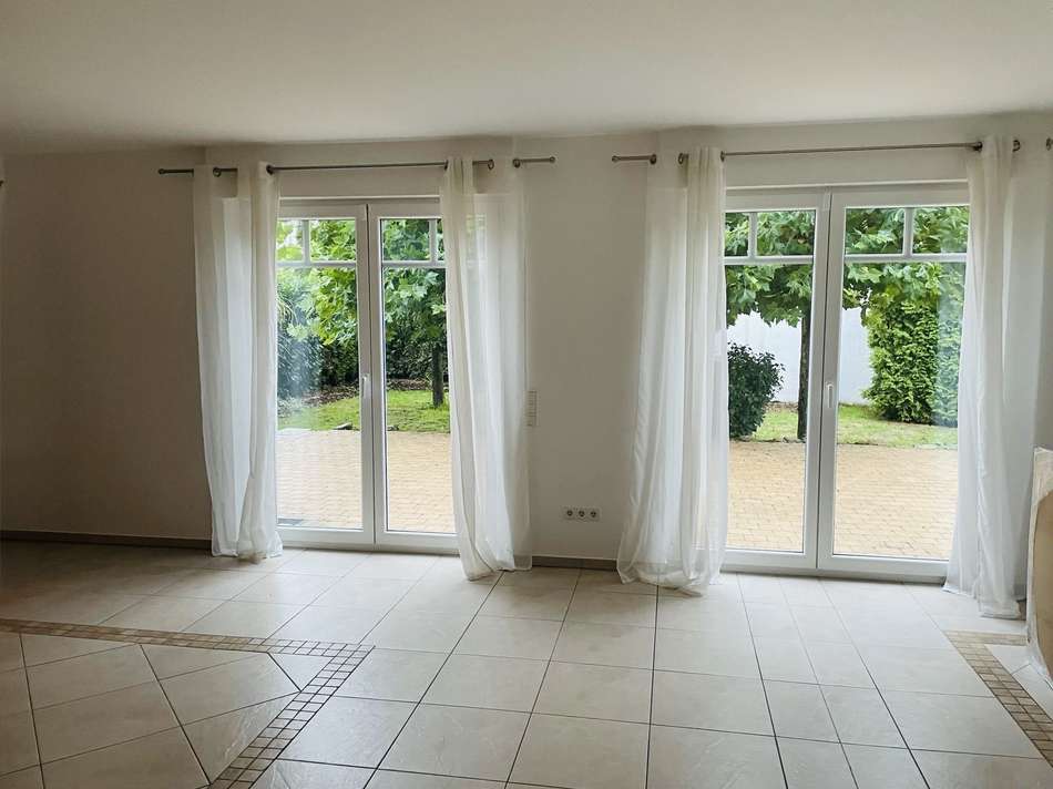 Wohnzimmer / Blick in den Gart