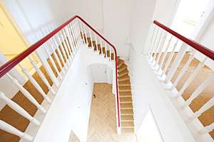 ERSTKLASSIGER STUCKALTBAU AM KURFÜRSTENDAMM + BALKON  + LIFT + 3 BÄDER + EBK + 4 METER DECKENHÖHE + – MARKGRAF-ALBRECHT-STR. 14, 10711 Halensee, Berlin – Vorschaubild 14