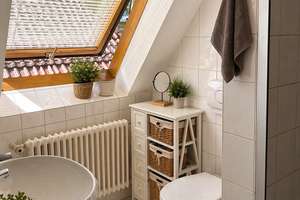 Charmante 2-Zimmer Dachgeschosswohnung in Stuttgart-Zuffenhausen – Mitterhoferstrasse 8, 70435 Zuffenhausen-Am Stadtpark, Stuttgart – Vorschaubild 2
