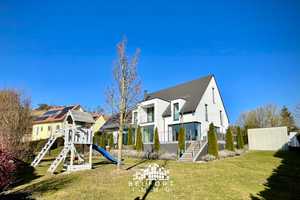 EINMALIGE VILLA MIT POOL IN OBERSCHEINFELD – LUXUS, DESIGN & MODERNSTE TECHNIK VEREINT. BEZUGSFREI – Lerchenweg 4, 91438 Neustadt a.d. Aisch-Bad Windsheim (Kreis) – Vorschaubild 1