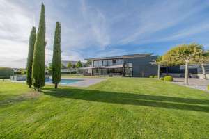 Ein Statement jenseits des Gewöhnlichen – Luxusvilla mit Resort-Charakter – Die vollständige Adresse der Immobilie erhältst du vom Anbieter., 55234 Erbes-Büdesheim – Vorschaubild 1