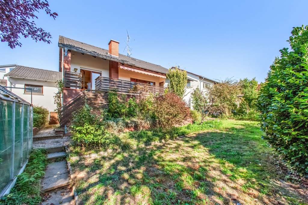 Immobilie in Mühltal - Attraktives  Einfamilienhaus mit Garage und Garten in Nieder-Ramstadt zur Modernisierung - Bild 2