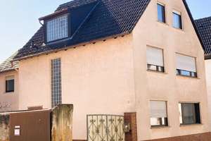 Solides Einfamilienhaus • Südterrasse • Innenhof • 2 Garagen • Alter Ortskern • Lörzweiler – Die vollständige Adresse der Immobilie erhältst du vom Anbieter., 55296 Lörzweiler – Vorschaubild 2