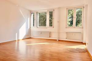 Befristung 4 Jahre!  2 Zimmer in güner Wohnlage mit Balkon!