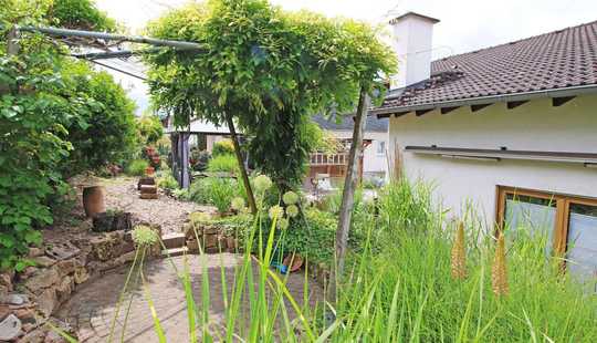 Bild von 1-2-Familienhaus + Einliegerwohnung, ruhig, Garten, Doppelgarage ** PROVISIONSFREI für den Käufer**