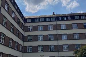 Gemütliche DG 3-Zimmer mit Laminat, Balkon und Wannenbad in ruhiger Lage! EBK mgl. – Zschopauer Platz 9, 9126 Bernsdorf, Chemnitz – Vorschaubild 3