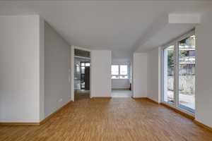 Benrath: Townhouse mit EBK, Terrassen und kleinem Garten in Rheinnähe – Leitenstorfferstr. 15a, 40597 Düsseldorf – Vorschaubild 4