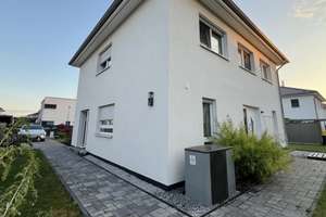 Modernes energieeffizientes Familienhaus (KfW55) mit Garten, Terrasse & 2 Stellplätzen – Tasmanienweg 13, 13587 Hakenfelde, Berlin – Vorschaubild 2