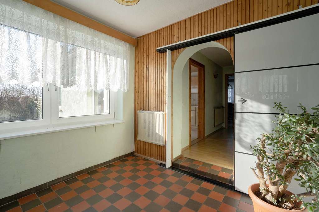 Immobilie in Saal - Natur pur - Einfamilienhaus mit großem Grundstück und viel Potenzial - Bild 3