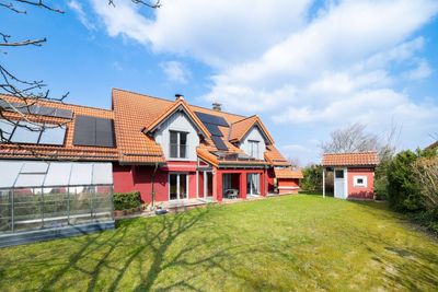 Wohnen auf höchstem Niveau in Feldrandlage – EFH mit Einliegerwohnung & modernster Technik