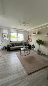 Großzügige 2-Zimmer-Wohnung 85 m2 mit Terrasse und Stellplatz