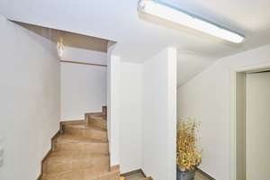 Moderne Doppelhaushälfte mit zwei Terrassen und Garten in ruhiger Wohnlage. – Die vollständige Adresse der Immobilie erhältst du vom Anbieter., 94315 Alburg, Straubing – Vorschaubild 16
