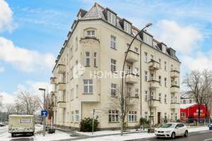 Zwei-Zimmer-Wohnung mit zwei Balkonen nahe weitläufiger Grünflächen