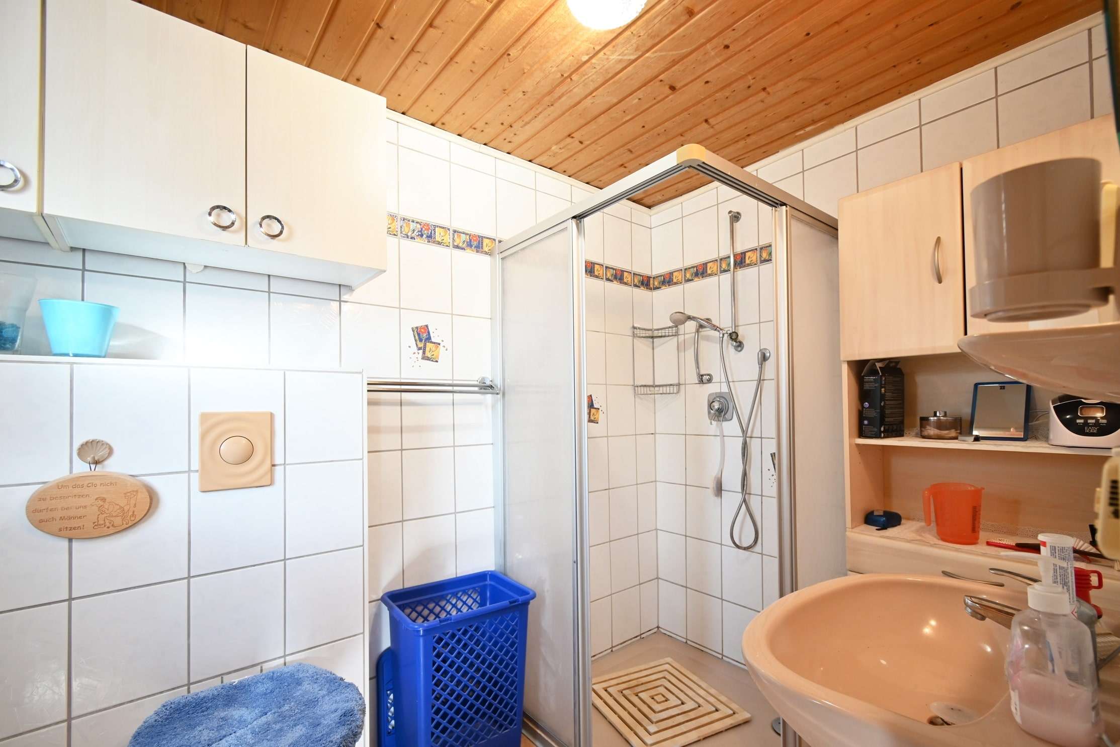 Immobilie in Herbolzheim - Charmantes Zweifamilienhaus (als DHH) mit Doppelgarage und großem Garten  - Bild 2