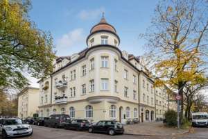 Großzügige und sanierte Altbauwohnung in Traumlage für zwei bis drei Jahre zu vermieten