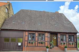 Charmantes Fachwerk-Einfamilienhaus mit großem Garten und mehreren Nebengebäuden – Die vollständige Adresse der Immobilie erhältst du vom Anbieter., 19412 Brüel – Vorschaubild 1