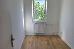 bezugsfreie komplett sanierte 2-Zimmer-Wohnung mit Balkon in Berlin – Huttenstraße 26b, 10553 Moabit, Berlin – Vorschaubild 4