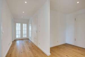 Villen-Architektur trifft Design-Ästhetik: Wohnung mit Dachterrasse zum Erstbezug – Die vollständige Adresse der Immobilie erhältst du vom Anbieter., 82131 Gauting – Vorschaubild 8