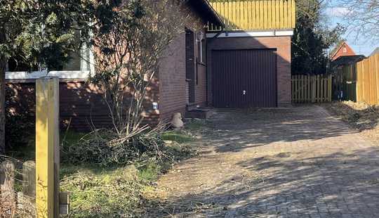 Bild von Einfamilienhaus in Stapelmoor mit Dachterrasse und großem Naturgarten. Provisionsfrei für den Käufer