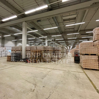 Provisionsfrei: ca. 2.653 m² Lagerfläche im Obergeschoss
