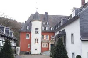 Tauchen Sie ein in die historische Eleganz dieser außergewöhnlichen Burg – Euskirchen (Kreis) – Vorschaubild 7