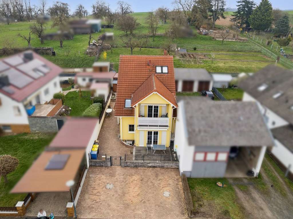 Immobilie in Florstadt - Gepflegtes, teilvermietetes Zweifamilienhaus in ruhiger Lage von Florstadt-Stammheim - Bild 1