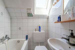 Ein Zuhause voller Charme, ein Grundstück voller Möglichkeiten – Ihr Kapitel im Düsseldorfer Süden – Die vollständige Adresse der Immobilie erhältst du vom Anbieter., 40593 Urdenbach, Düsseldorf – Vorschaubild 9