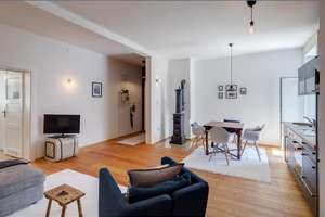 Möbliert: Zeitlos und stilvoll eingerichtete Altbauwohnung  – Die vollständige Adresse der Immobilie erhältst du vom Anbieter., 81667 Haidhausen Süd, München – Vorschaubild 2