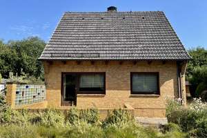 Familientraum in Seevetal-Fleestedt – Solides Klinkerhaus mit Modernisierungschance – Die vollständige Adresse der Immobilie erhältst du vom Anbieter., 21218 Seevetal – Vorschaubild 2