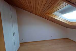 Charmante 3-Zimmer Dachgeschosswohnung mit Balkon in Stuttgart-Feuerbach – Fichtelbergstraße 40, 70469 Lemberg/Föhrich, Stuttgart – Vorschaubild 4