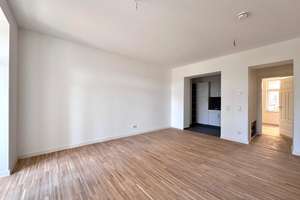 ***NEU sanierte EG Wohnung mit Terrasse und Fußbodenheizung - zum GÜNSTIGEN PREIS!***