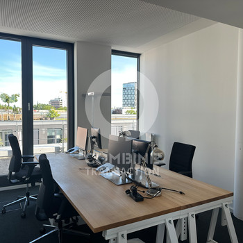 Bürofläche mit Bergblick und Dachterrasse. combine Transaction.